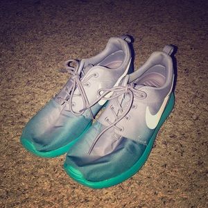 Ombré nikes